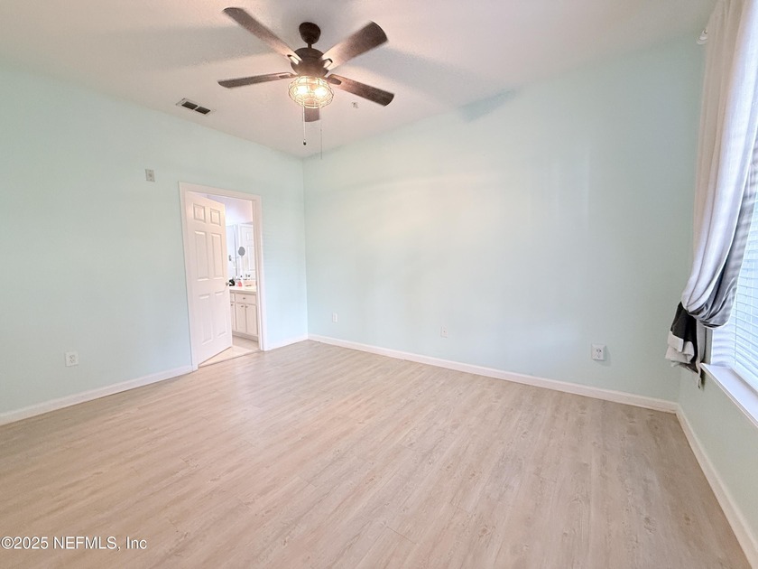 Welcome to this spacious and well-kept 2-bedroom, 2-bath condo - photo 12
