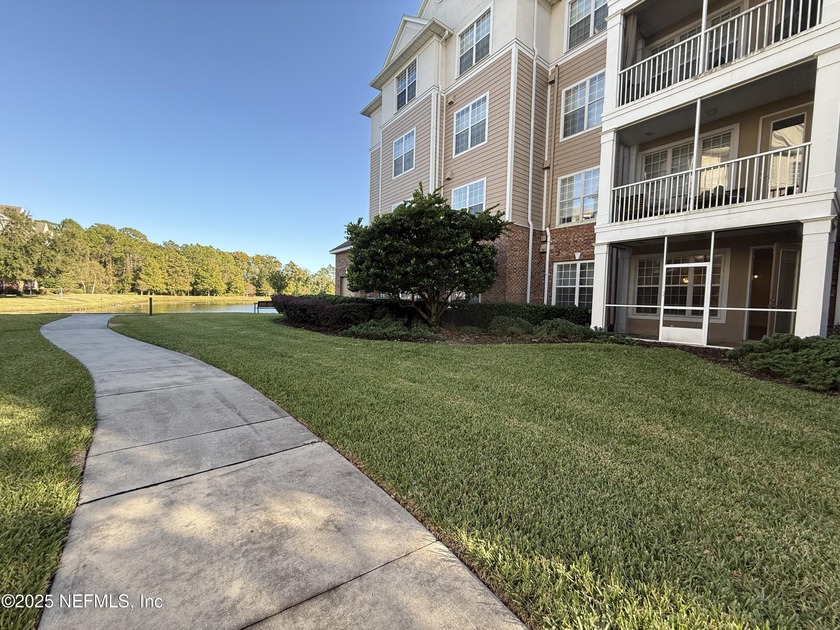 Welcome to this spacious and well-kept 2-bedroom, 2-bath condo - photo 22