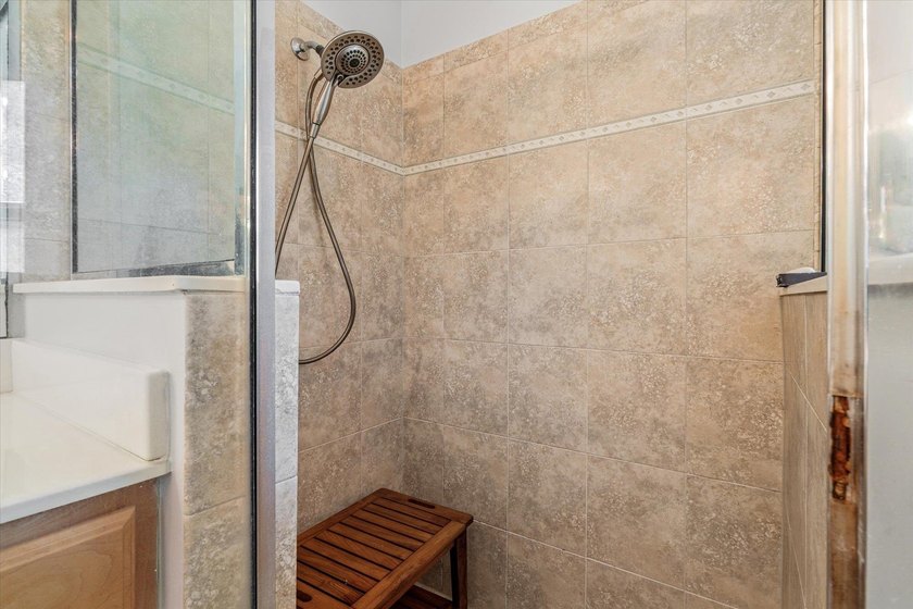 Welcome to 937 Mirror Lake Drive, a well-positioned St - photo 22