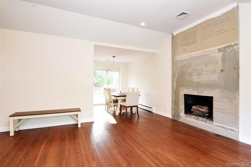 Spacious Split Level Home in the Heart of West Islip. Inside - photo 7