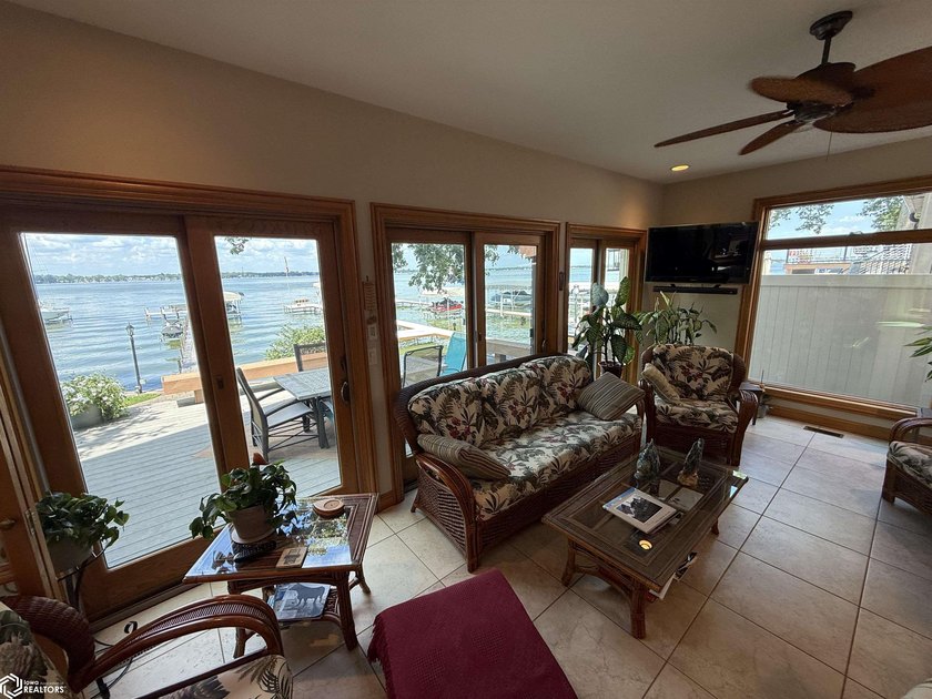 Unrivaled Waterfront Luxury with Private Guest Retreat &amp; Sandy - photo 15
