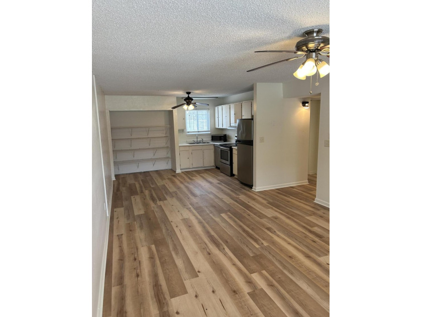 First floor, two bedroom condo in Niceville. New HVAC unit in - photo 7