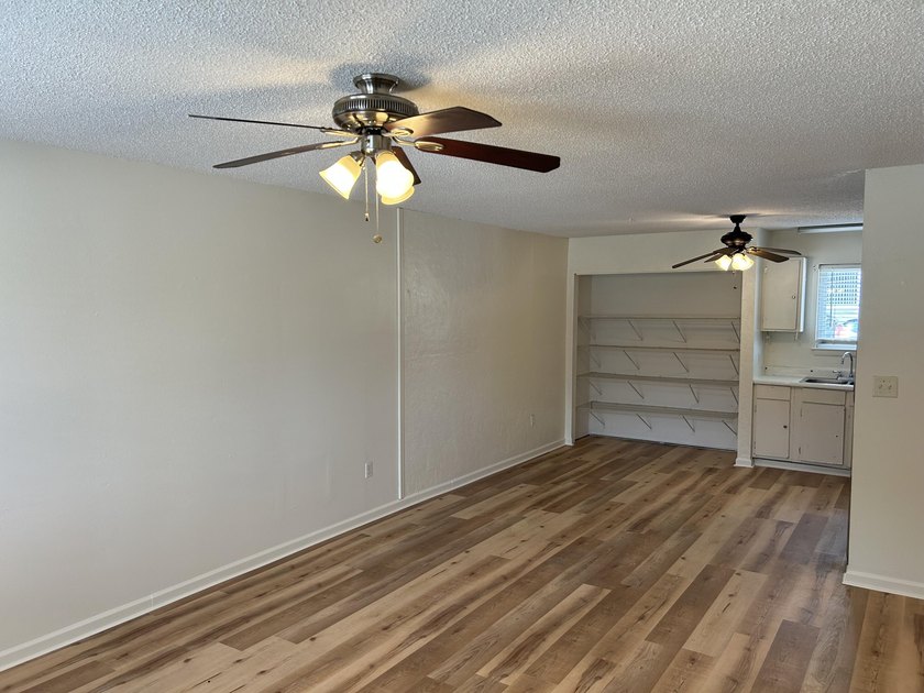 First floor, two bedroom condo in Niceville. New HVAC unit in - photo 8