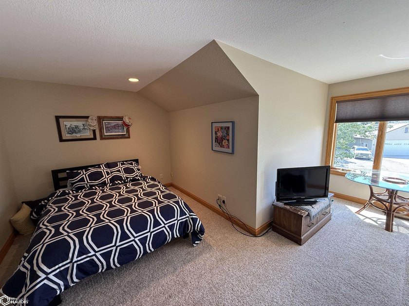 Unrivaled Waterfront Luxury with Private Guest Retreat &amp; Sandy - photo 36