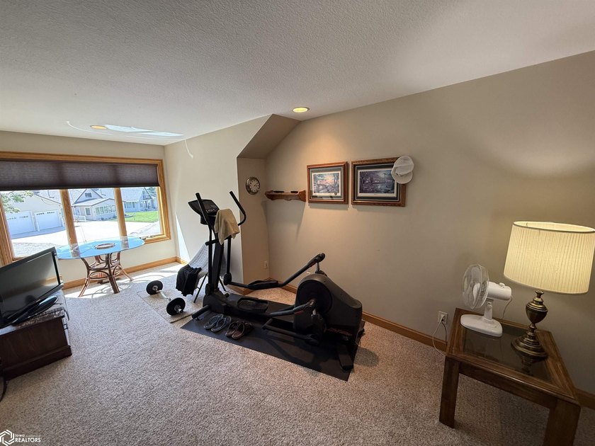 Unrivaled Waterfront Luxury with Private Guest Retreat &amp; Sandy - photo 38
