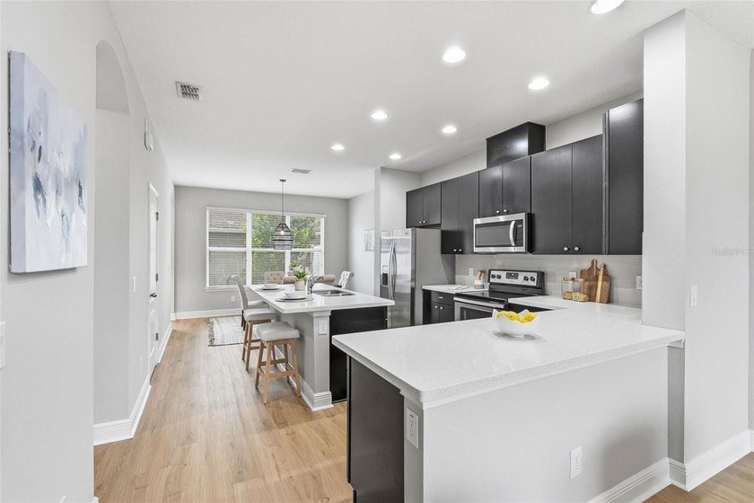 Under contract-accepting backup offers. Welcome to this - photo 8