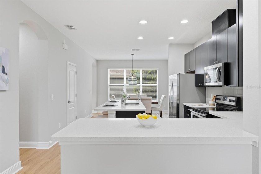 Under contract-accepting backup offers. Welcome to this - photo 9