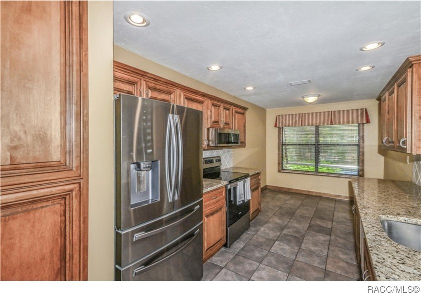 Park your BOAT at your back door. Move-in ready waterfront home - photo 24