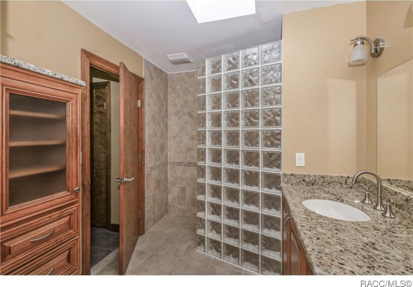 Park your BOAT at your back door. Move-in ready waterfront home - photo 25