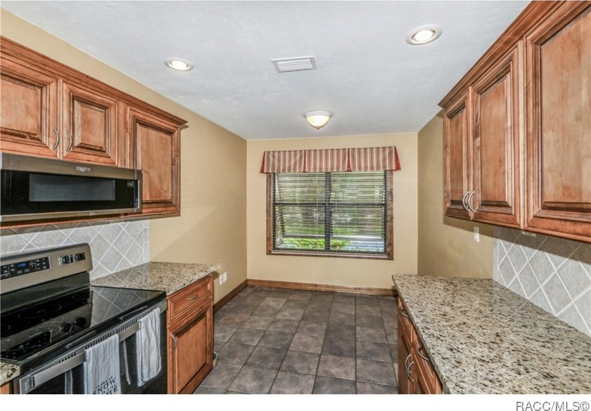 Park your BOAT at your back door. Move-in ready waterfront home - photo 28