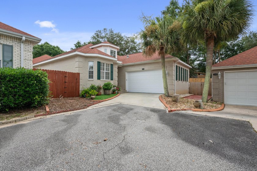 Welcome to 1601 Mallorca Cove, a beautifully maintained - photo 2