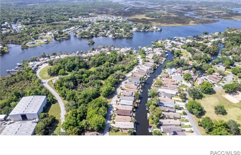Park your BOAT at your back door. Move-in ready waterfront home - photo 37
