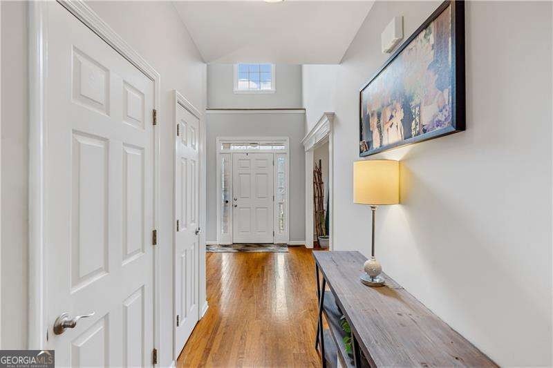 Welcome to this spacious 6-bedroom, 4 full bathroom home - photo 5