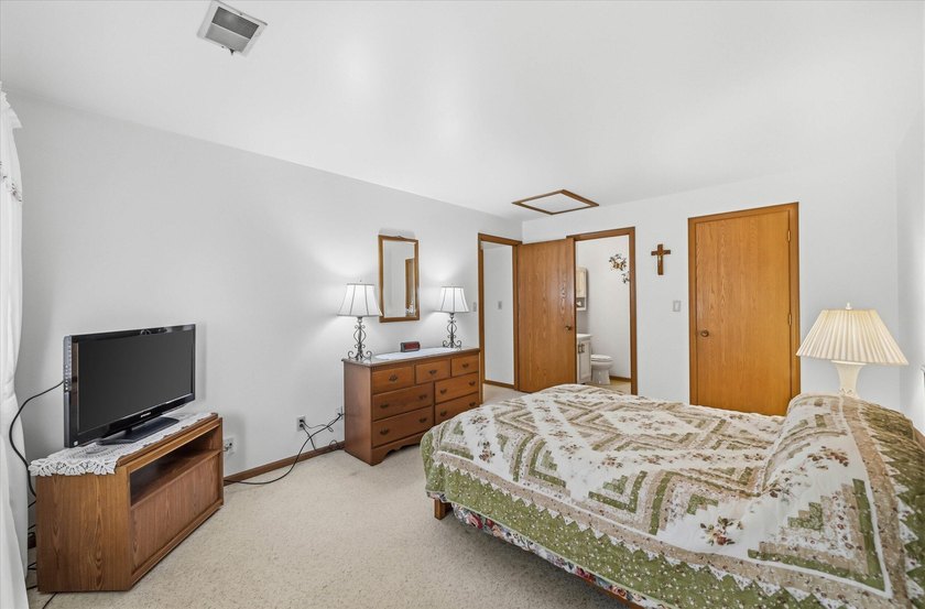 Why rent when you can own? Discover the perfect blend of comfort - photo 13
