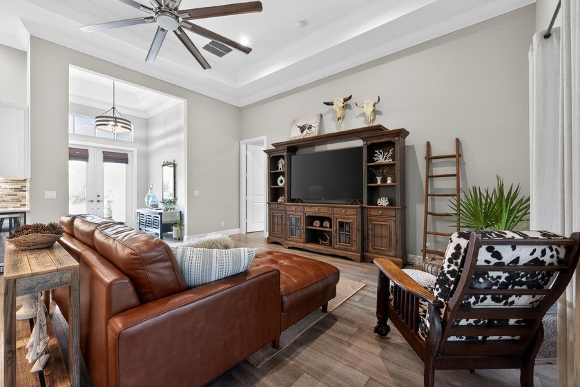 2021-built luxury CBS estate on 2.5 fully fenced acres in - photo 13