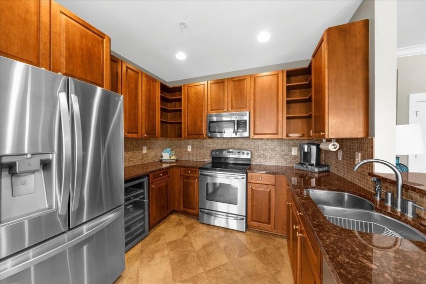 PRICED TO SELL!! Unbelievable price for a lake front home on - photo 11