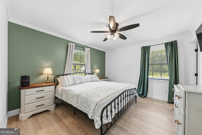 Beautifully remodeled and move-in ready, this 3-bedroom, 2-bath - photo 2