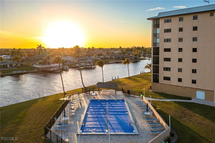 Wake up to sunrises and unwind with sunsets overlooking the - photo 3