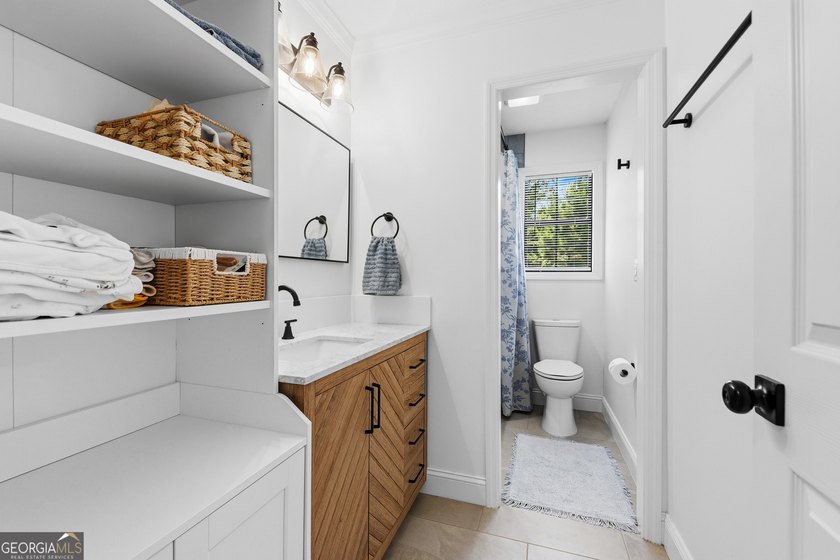 Beautifully remodeled and move-in ready, this 3-bedroom, 2-bath - photo 8