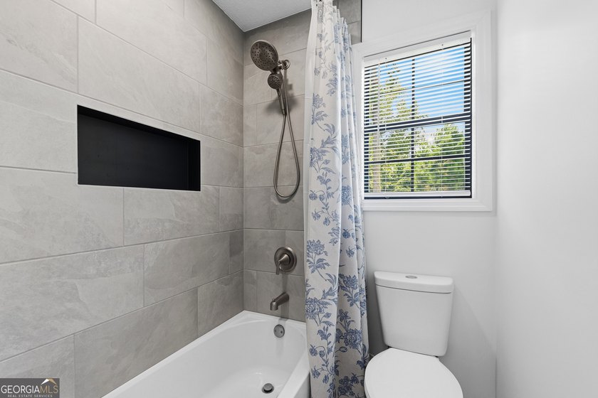 Beautifully remodeled and move-in ready, this 3-bedroom, 2-bath - photo 9