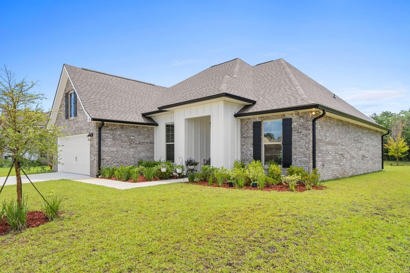 Welcome to this charming coastal cottage in the desirable - photo 2