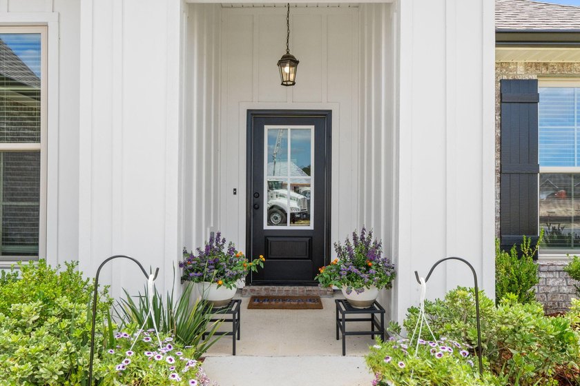Welcome to this charming coastal cottage in the desirable - photo 4