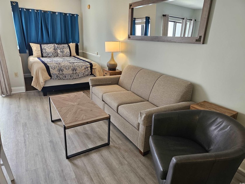 Amazing direct oceanfront studio condo with full kitchen in the - photo 4