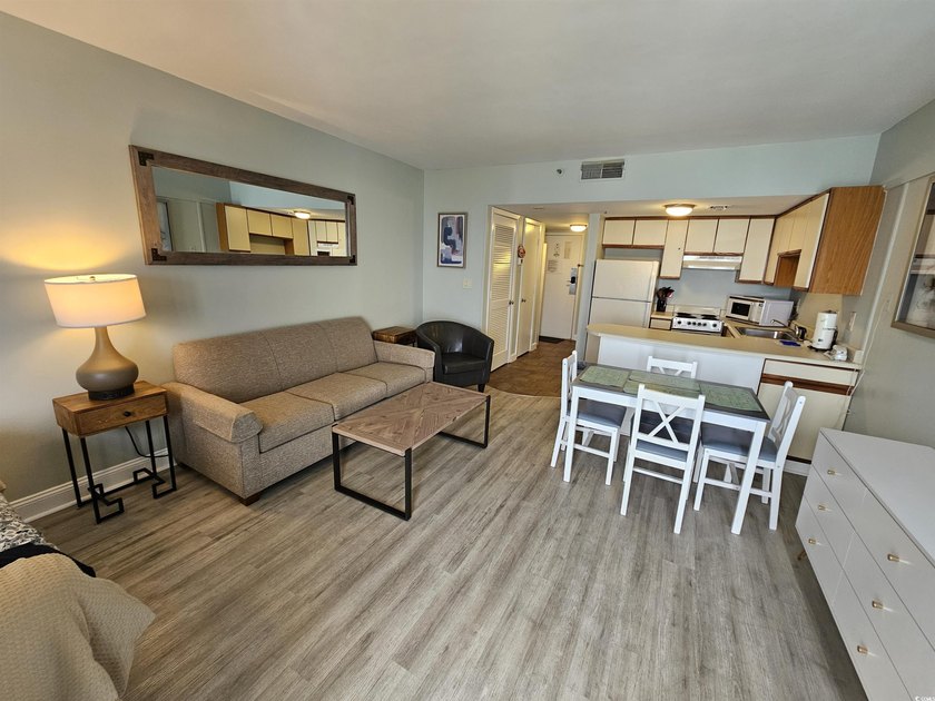 Amazing direct oceanfront studio condo with full kitchen in the - photo 5