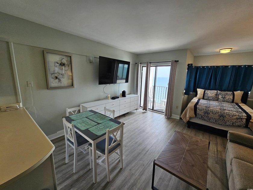 Amazing direct oceanfront studio condo with full kitchen in the - photo 7