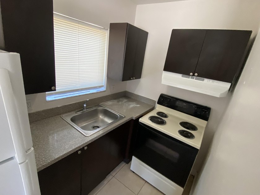 Dont miss out on this amazing deal! Move in ready, just needs a - photo 5