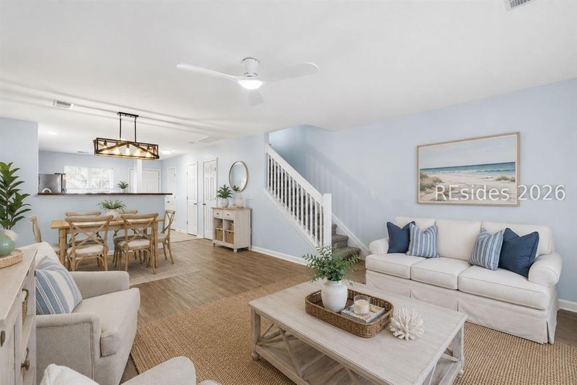 Low-maintenance living with stylish updates and a functional - photo 4