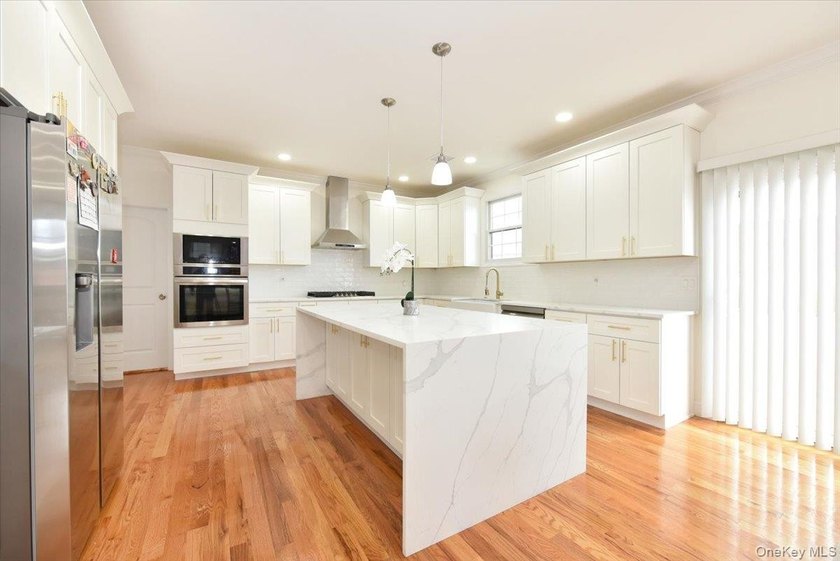 Introducing a meticulously renovated and fully remodeled luxury - photo 12
