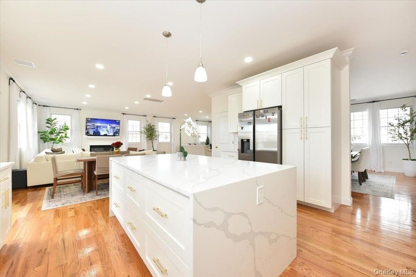 Introducing a meticulously renovated and fully remodeled luxury - photo 14