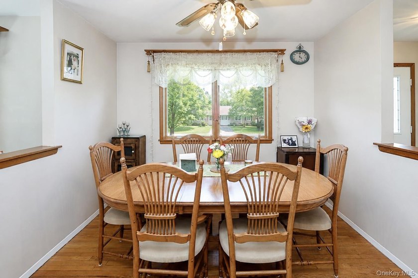 Welcome to this warm and inviting Colonial in the heart of Bay - photo 5