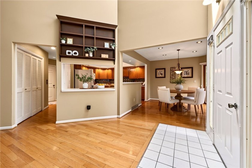 Welcome to 15 Foxborough Lane! This beautifully maintained - photo 16