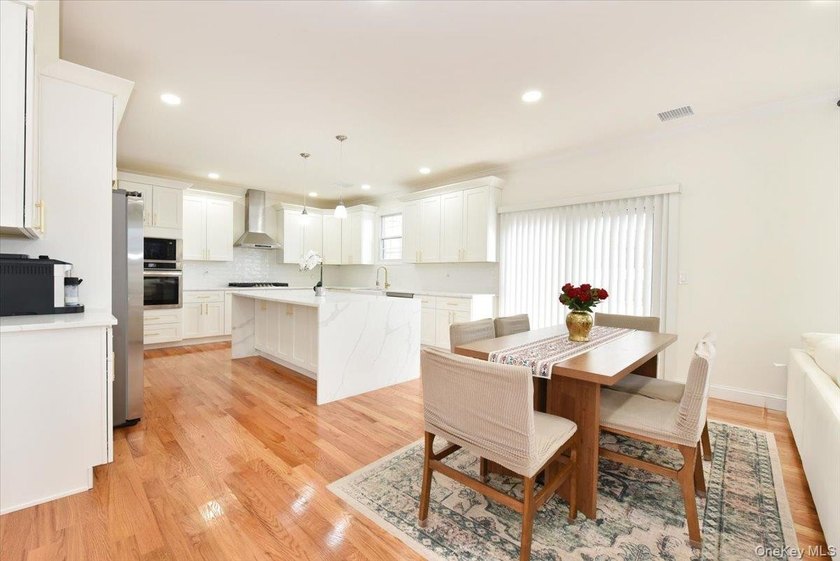 Introducing a meticulously renovated and fully remodeled luxury - photo 16