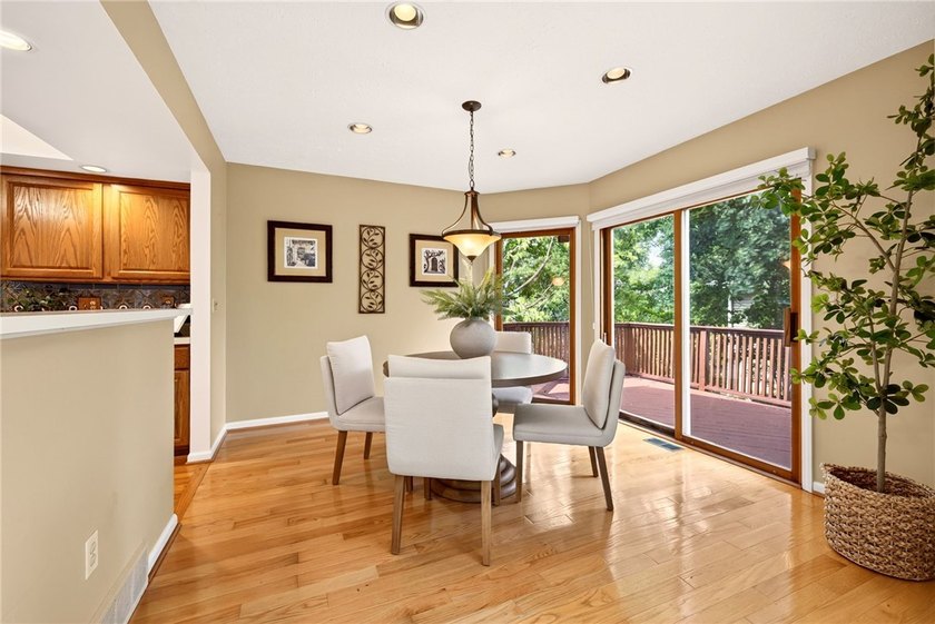 Welcome to 15 Foxborough Lane! This beautifully maintained - photo 17