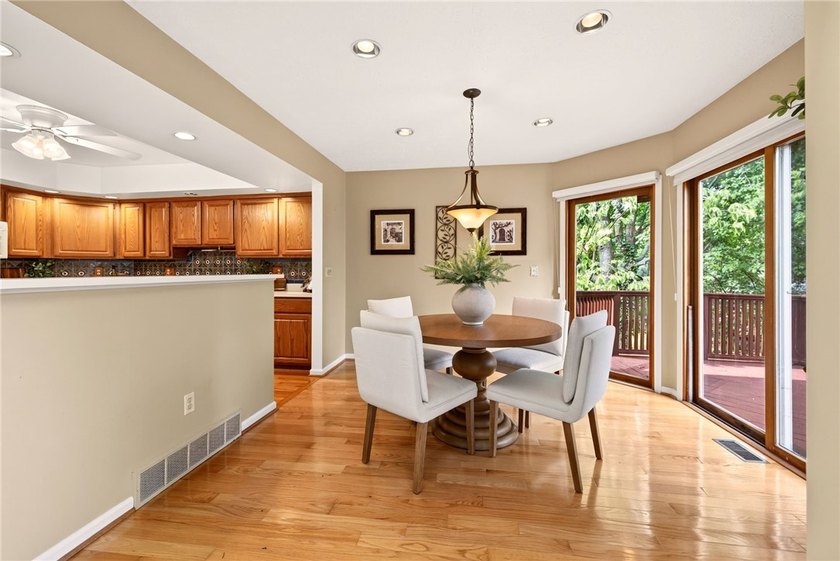 Welcome to 15 Foxborough Lane! This beautifully maintained - photo 18