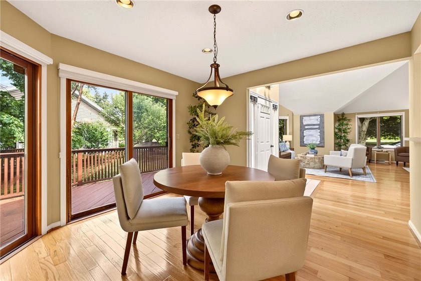 Welcome to 15 Foxborough Lane! This beautifully maintained - photo 19