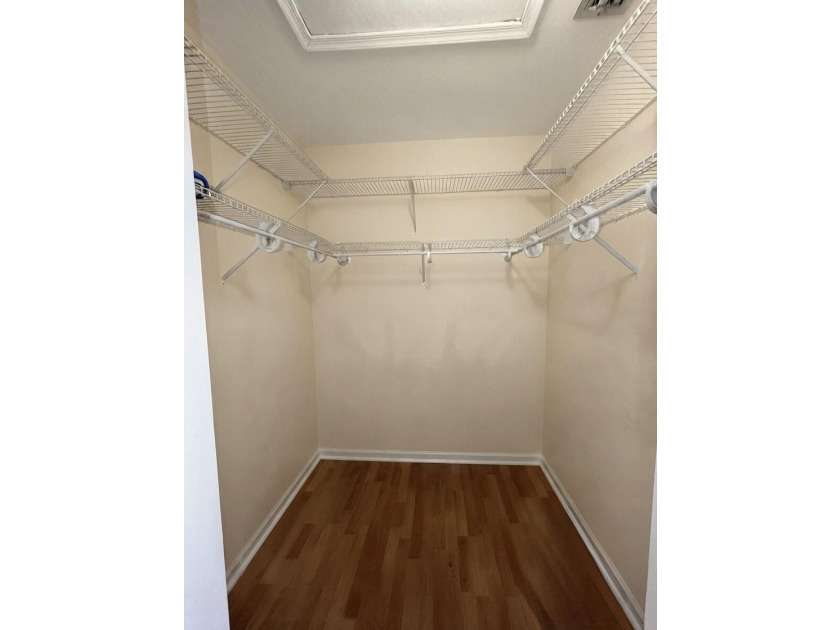 Beautifully updated corner-unit townhome in the desirable Summit - photo 19