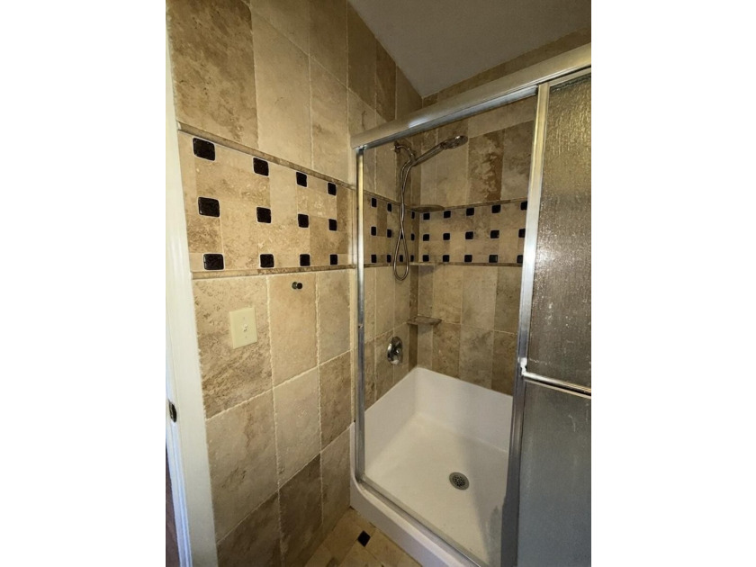 Beautifully updated corner-unit townhome in the desirable Summit - photo 20