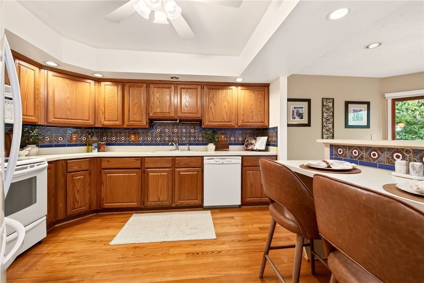 Welcome to 15 Foxborough Lane! This beautifully maintained - photo 21