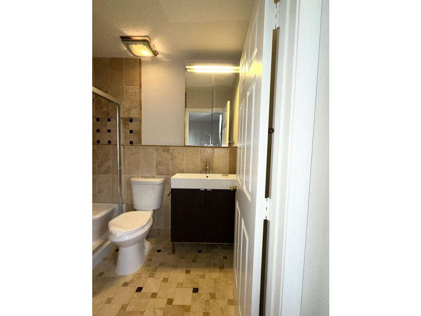 Beautifully updated corner-unit townhome in the desirable Summit - photo 21