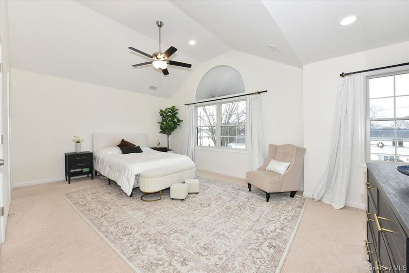 Introducing a meticulously renovated and fully remodeled luxury - photo 23