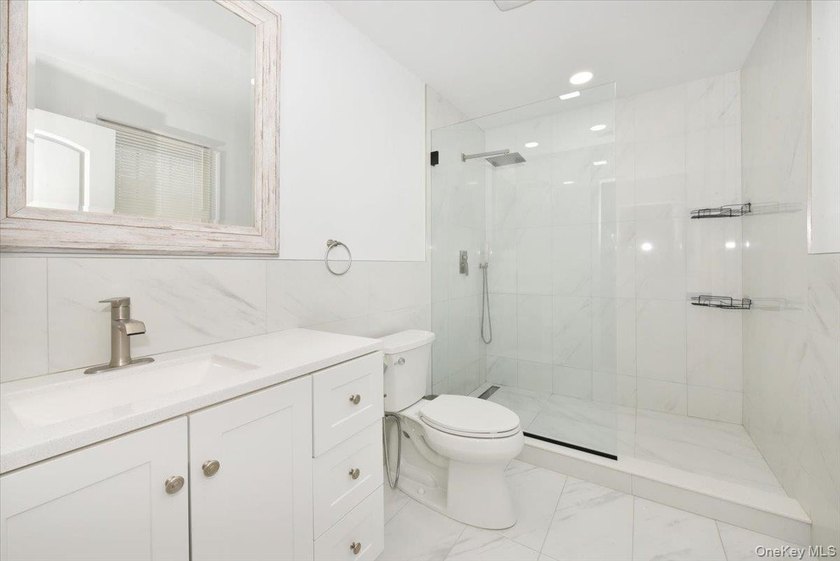 Introducing a meticulously renovated and fully remodeled luxury - photo 25