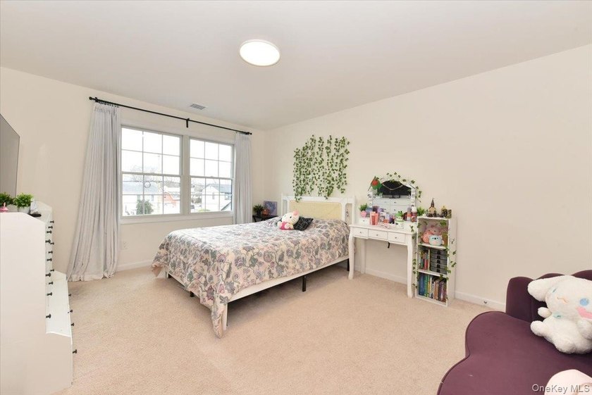Introducing a meticulously renovated and fully remodeled luxury - photo 29