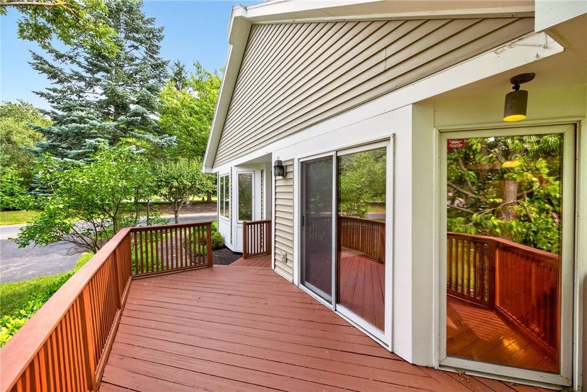 Welcome to 15 Foxborough Lane! This beautifully maintained - photo 31