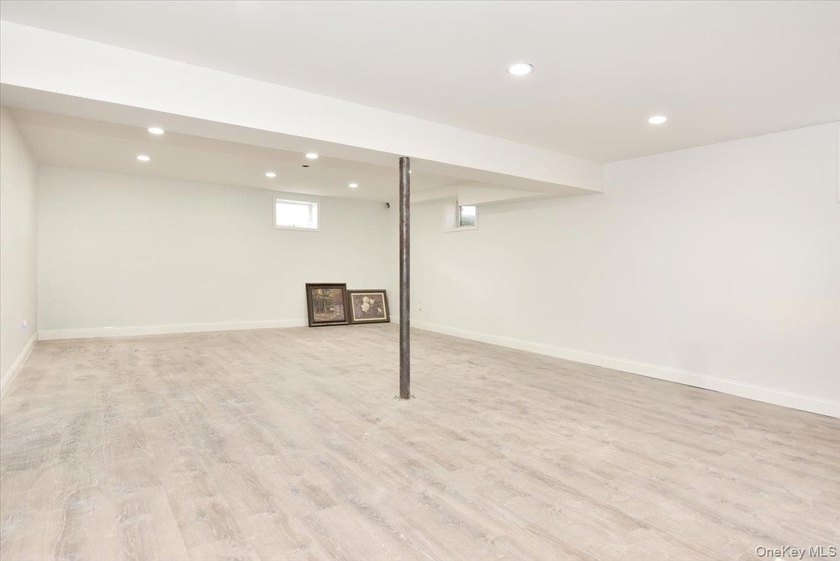 Introducing a meticulously renovated and fully remodeled luxury - photo 32