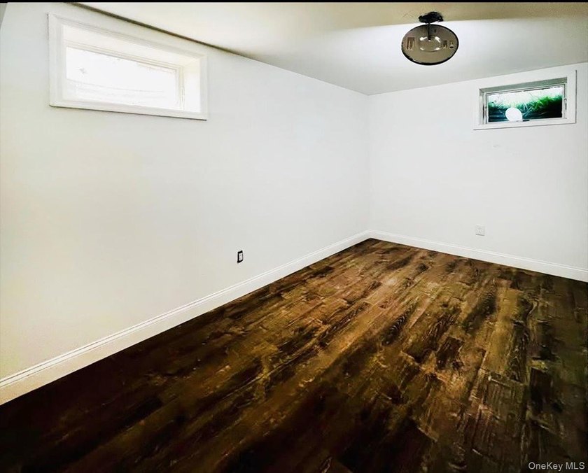 Introducing a meticulously renovated and fully remodeled luxury - photo 33