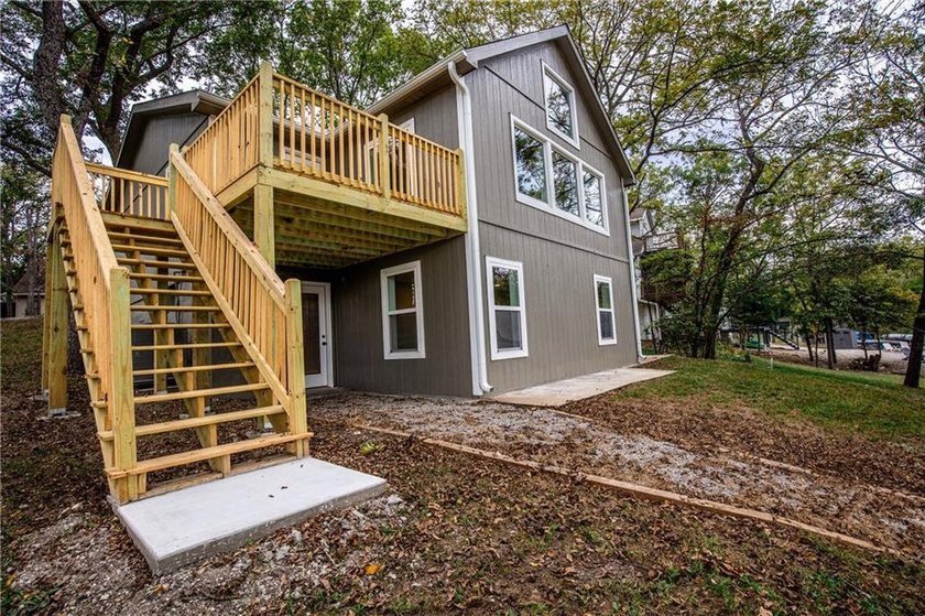 Wake up to stunning lake views and unwind in this quiet no wake - photo 6